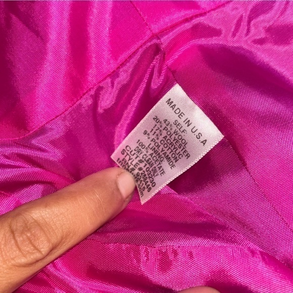 Women’s Trina Turk Wool Blend Tweed Scalloped Cropped Blazer. Size 4. - Picture 3 of 8